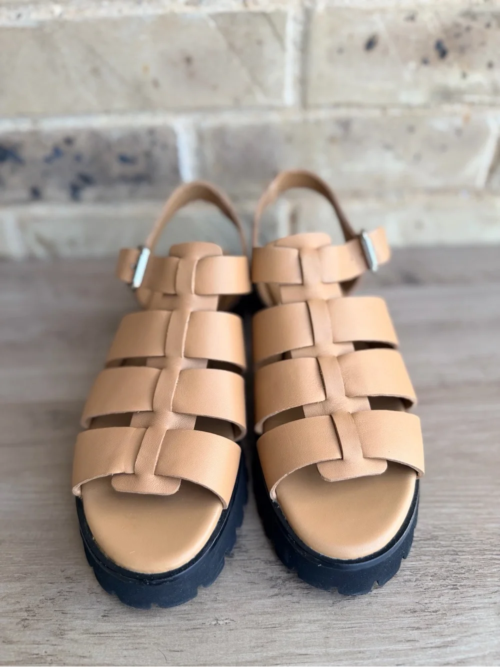 Quince Italian Leather Cashew Fisherman Sandals with Black Lug Sole NWOB Size 8